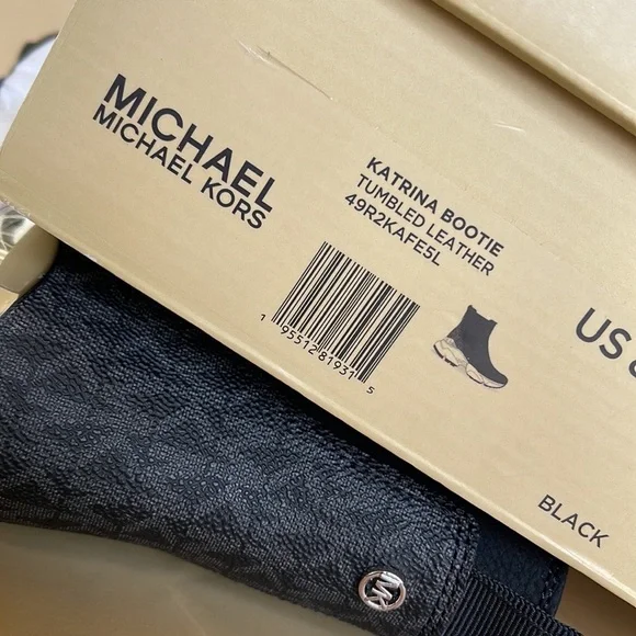 Michael Kors Katrina Bootie Tumbled Leather 49R2KAFE5L Black - Picture 16 of 16